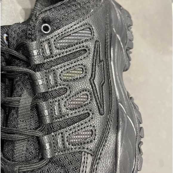 NWOT AVIA BLACK ODOR CONTROL ATHLETIC SHOES SIZE 9W. Glitter side trim! - Picture 7 of 7